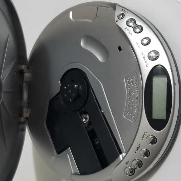 Compact digital audio - Picture 2 of 2